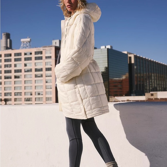 NWOT Free People Movement Patricia Packable Poncho Puffer Jacket - Picture 3 of 4